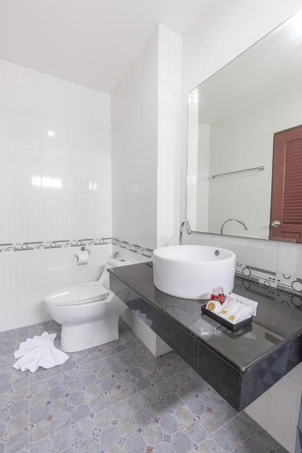 The Chic Patong Hotel Bagian luar foto